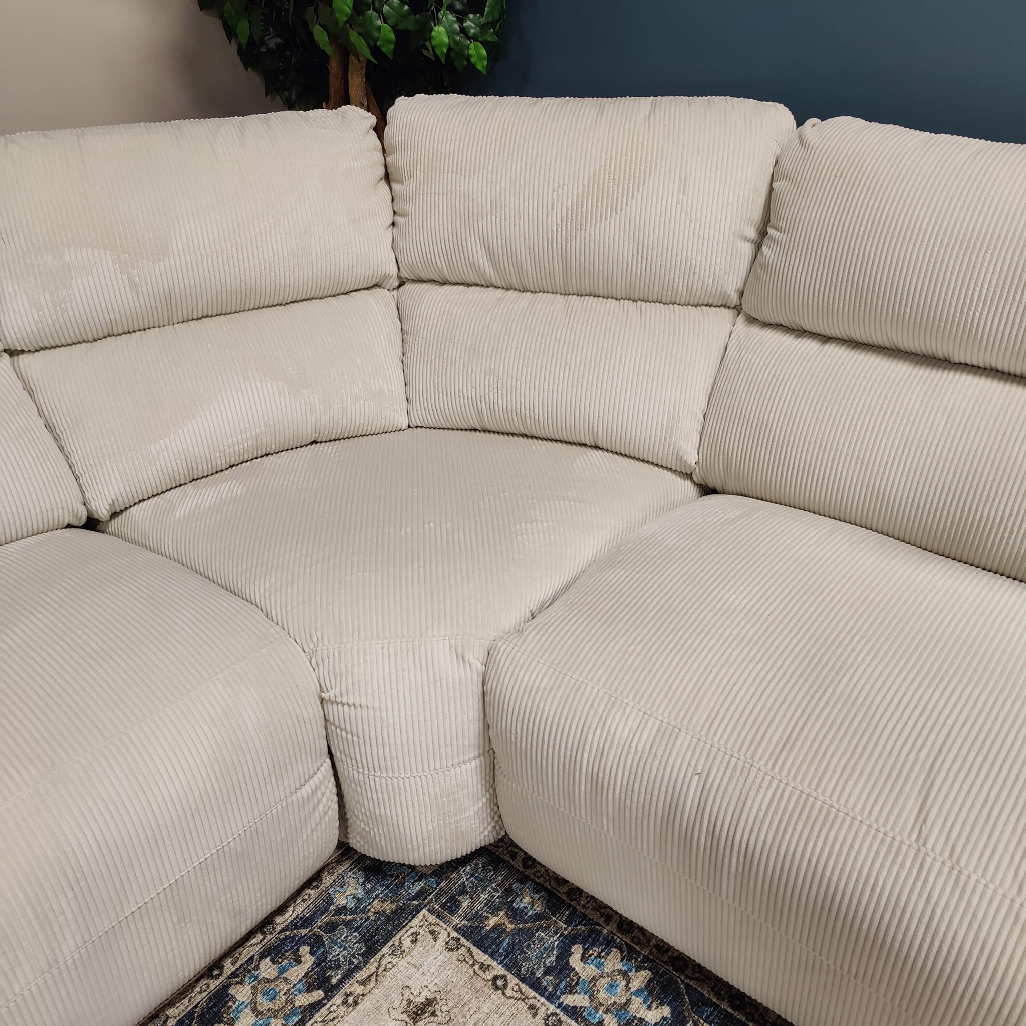 La-Z-Boy Maddox Sectional - Creative Interiors